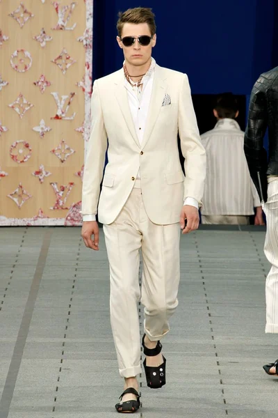 Look 37